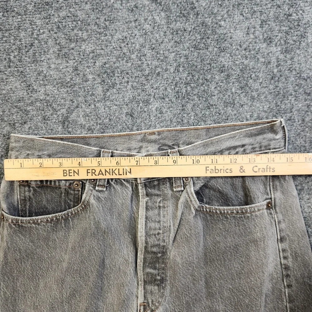 Vintage Levis 501 Jeans Mens 31x34 Gray Button Fly Straight Denim Casual USA 90s